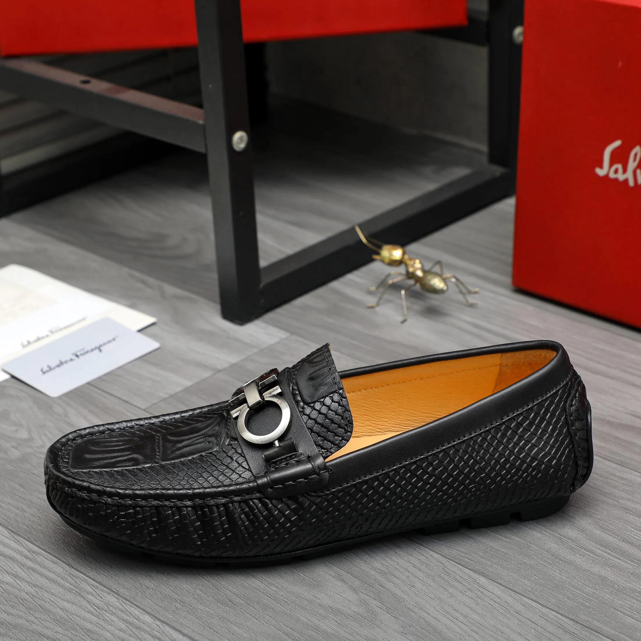 Men's shoes 💰p380 Product trademark: Ferragamo " Ferragamo ] Casual slip-on men's shoes Regular size: 38-45 Product material: Selected embossed cowhide upper, pigskin lining, rubber outsole